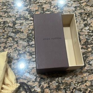 LOUIS VUITTON WOMENS SUNGLASSES AUTHENTIC BOUGHT FOR 400 brand new